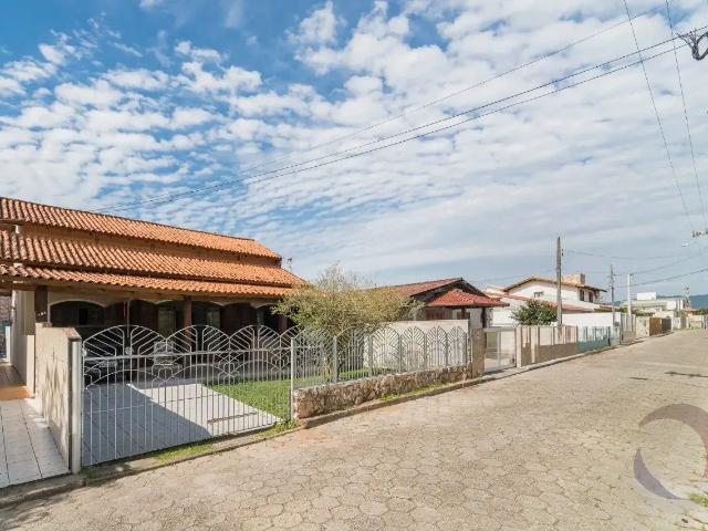 Casa / Sobrado para Venda em Florianópolis/SC Carianos 3 Quartos