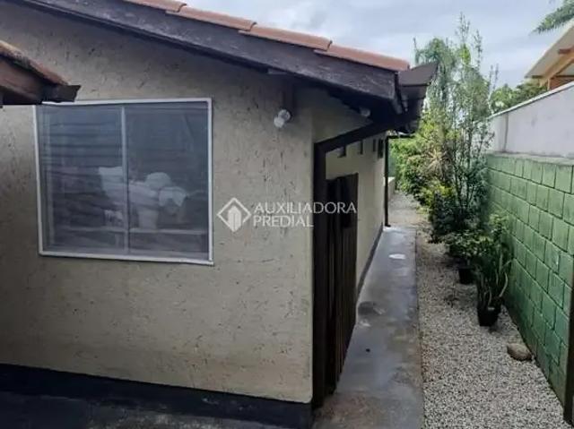 Casa / Sobrado para Venda em Florianópolis/SC Carianos 3 Quartos
