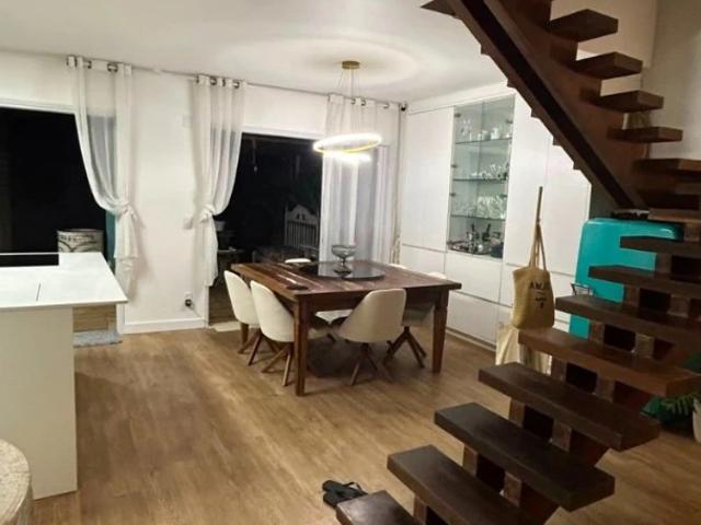 Casa / Sobrado para Venda em Florianópolis/SC Carianos 4 Quartos