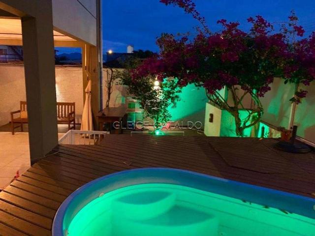 Casa / Sobrado para Venda em Florianópolis/SC Carianos 4 Quartos