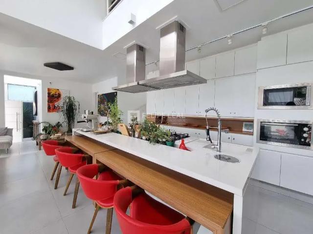 Casa / Sobrado para Venda em Florianópolis/SC Centro 8 Quartos
