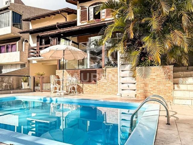 Casa / Sobrado para Venda em Florianópolis/SC Abraão 5 Quartos