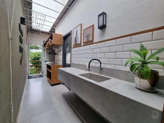 Casa / Sobrado para Venda em Florianópolis/SC Agronômica 8 Quartos