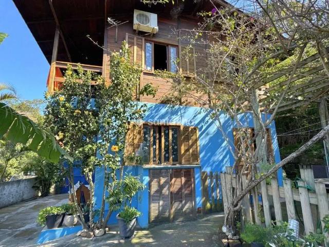 Casa / Sobrado para Venda em Florianópolis/SC Armação 4 Quartos