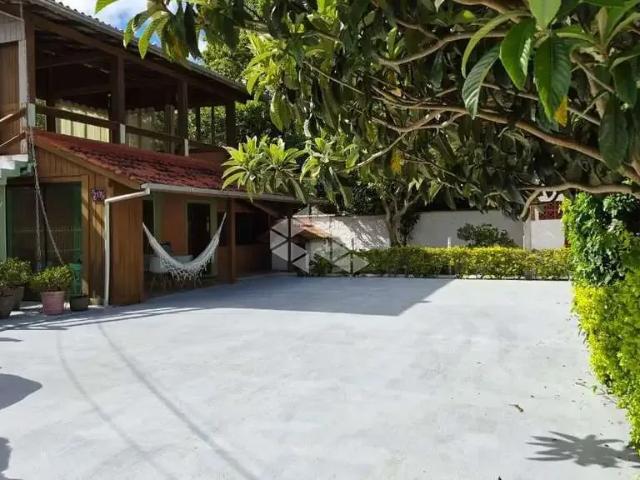 Casa / Sobrado para Venda em Florianópolis/SC Armação do Pântano do Sul 4 Quartos