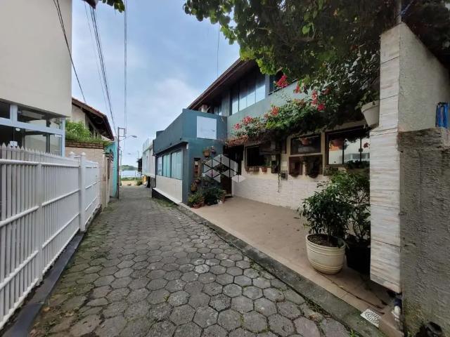 Casa / Sobrado para Venda em Florianópolis/SC Armação do Pântano do Sul 8 Quartos