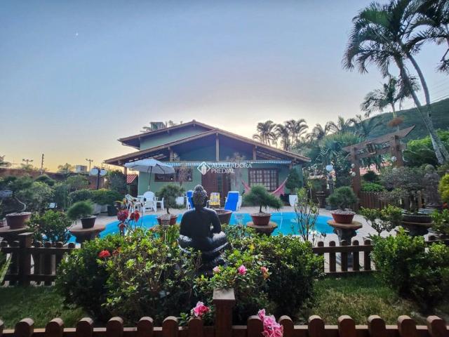 Casa / Sobrado para Venda em Florianópolis/SC Armação 3 Quartos