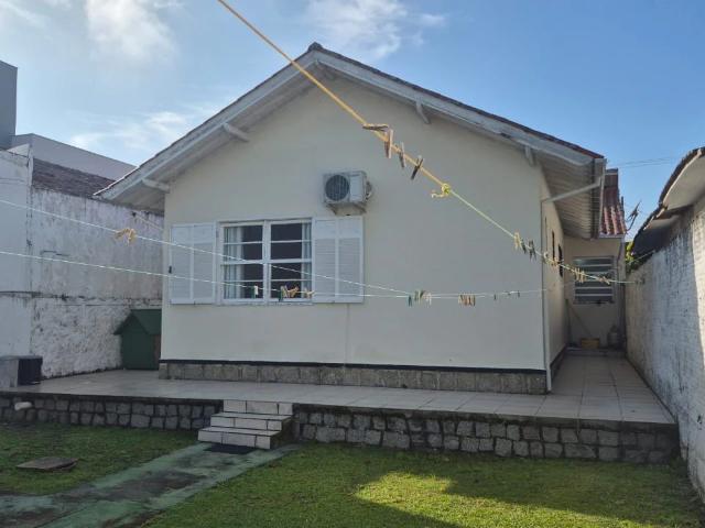 Casa / Sobrado para Venda em Florianópolis/SC Balneário 3 Quartos