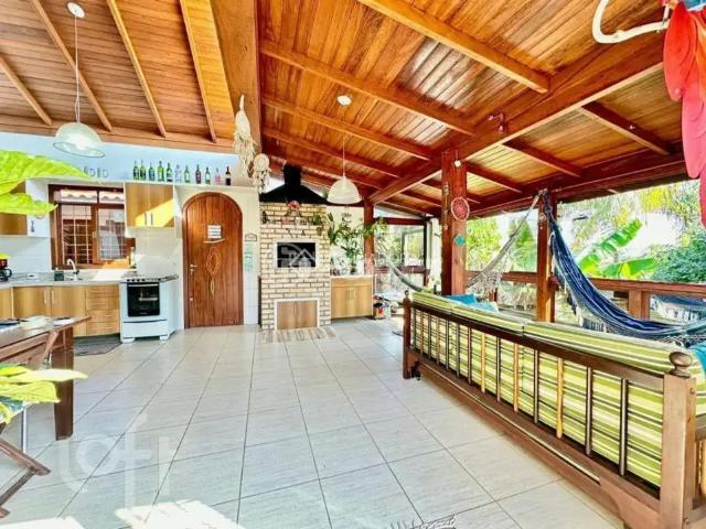 Casa / Sobrado para Venda em Florianópolis/SC Barra da Lagoa 3 Quartos