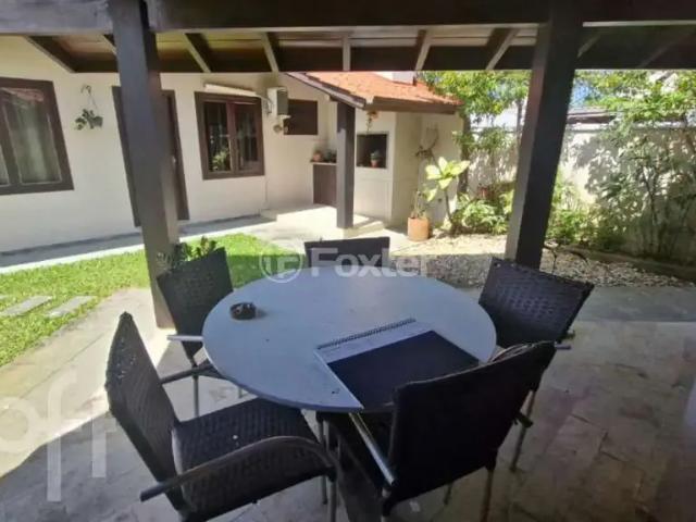 Casa / Sobrado para Venda em Florianópolis/SC Itacorubi 3 Quartos