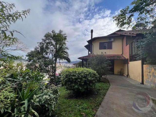 Casa / Sobrado para Venda em Florianópolis/SC Itacorubi 4 Quartos