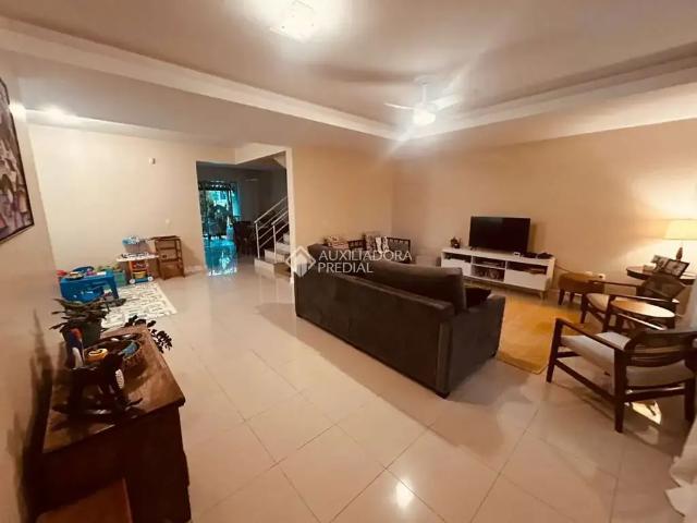 Casa / Sobrado para Venda em Florianópolis/SC Itacorubi 4 Quartos
