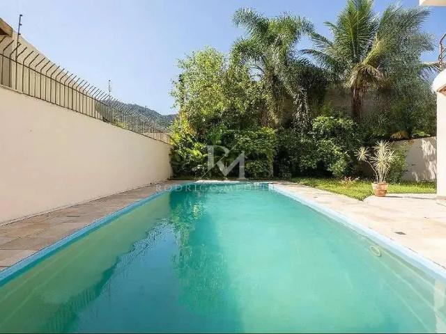 Casa / Sobrado para Venda em Florianópolis/SC Itacorubi 4 Quartos