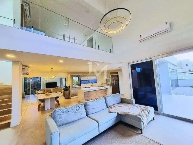 Casa / Sobrado para Venda em Florianópolis/SC Jurerê Internacional 4 Quartos