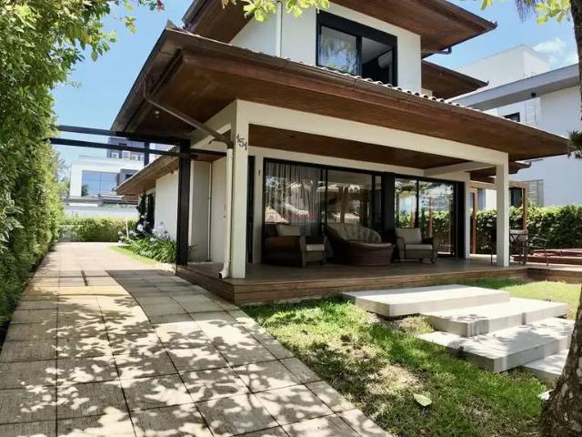 Casa / Sobrado para Venda em Florianópolis/SC Jurerê Internacional 5 Quartos