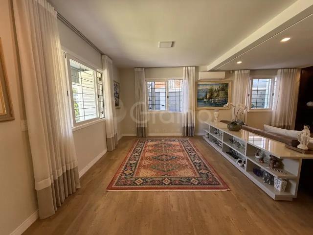 Casa / Sobrado para Venda em Florianópolis/SC Jurerê 4 Quartos
