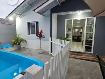 Balneário Piçarras - Piscina, Garagem, Churrasqueira