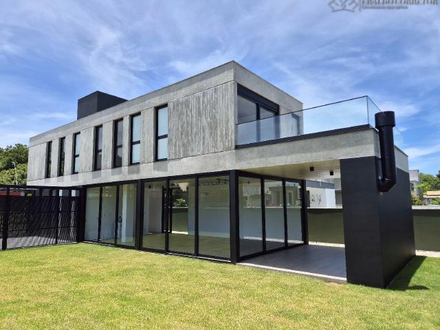 Casa / Sobrado para Venda em Florianópolis/SC São João do Rio Vermelho 4 Quartos