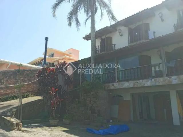 Casa / Sobrado para Venda em Florianópolis/SC Sambaqui 3 Quartos