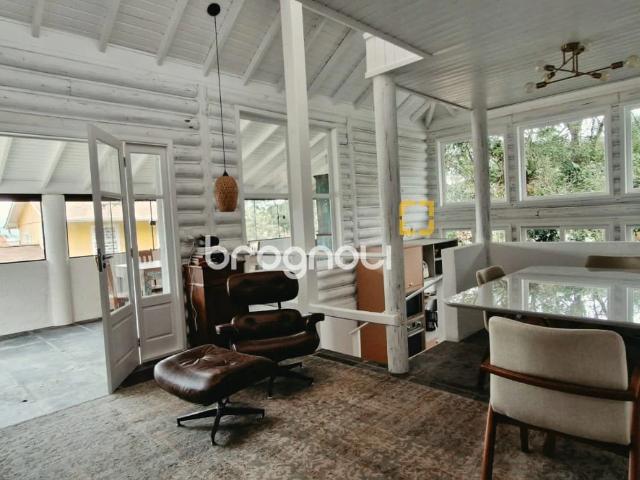 Casa / Sobrado para Venda em Florianópolis/SC Sambaqui 3 Quartos