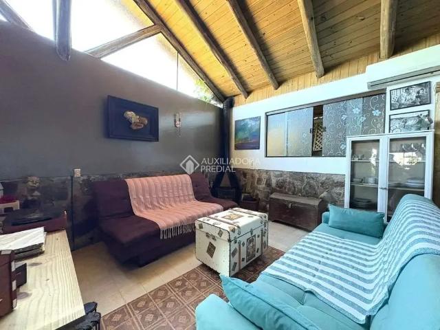 Casa / Sobrado para Venda em Florianópolis/SC Sambaqui 2 Quartos