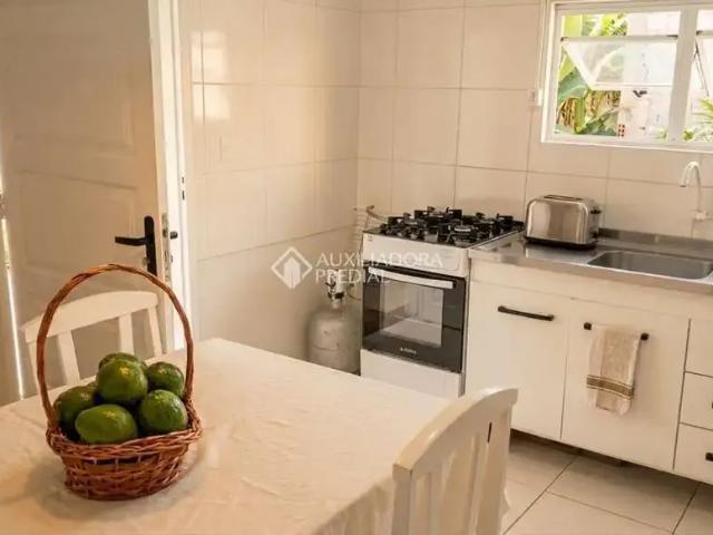 Casa / Sobrado para Venda em Florianópolis/SC Sambaqui 2 Quartos