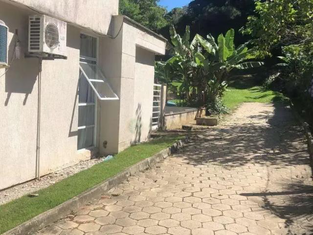 Casa / Sobrado para Venda em Florianópolis/SC Sambaqui 4 Quartos