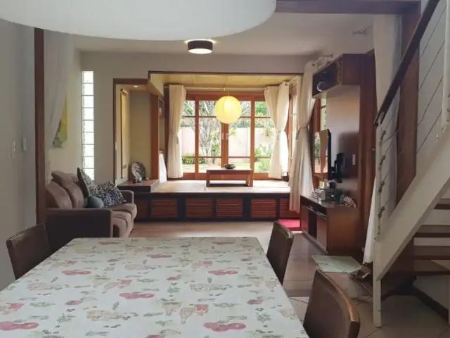 Casa / Sobrado para Venda em Florianópolis/SC Sambaqui 4 Quartos