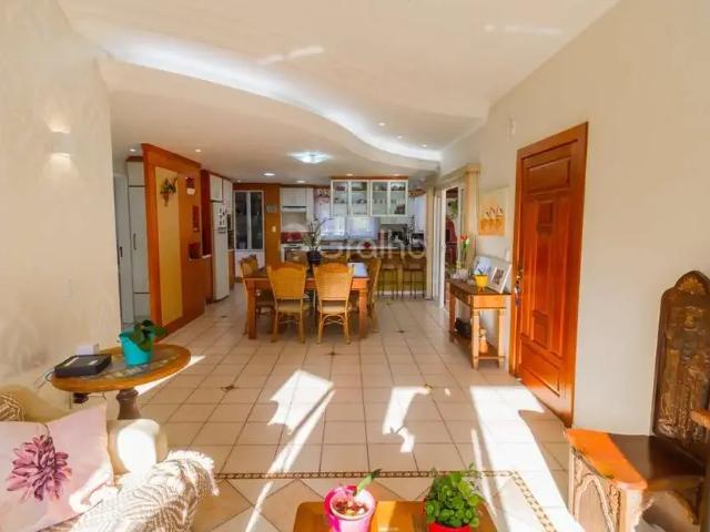 Casa / Sobrado para Venda em Florianópolis/SC Sambaqui 4 Quartos