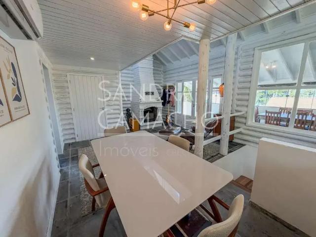 Casa / Sobrado para Venda em Florianópolis/SC Sambaqui 4 Quartos