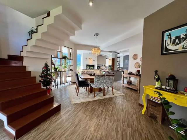 Casa / Sobrado para Venda em Florianópolis/SC Sambaqui 4 Quartos