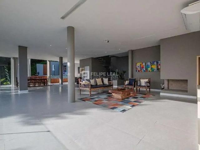Casa / Sobrado para Venda em Florianópolis/SC Sambaqui 5 Quartos