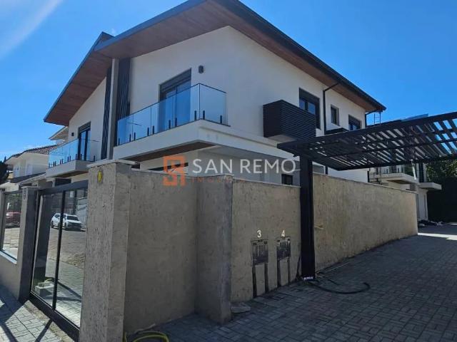 Casa / Sobrado para Venda em Florianópolis/SC Santa Mônica 3 Quartos