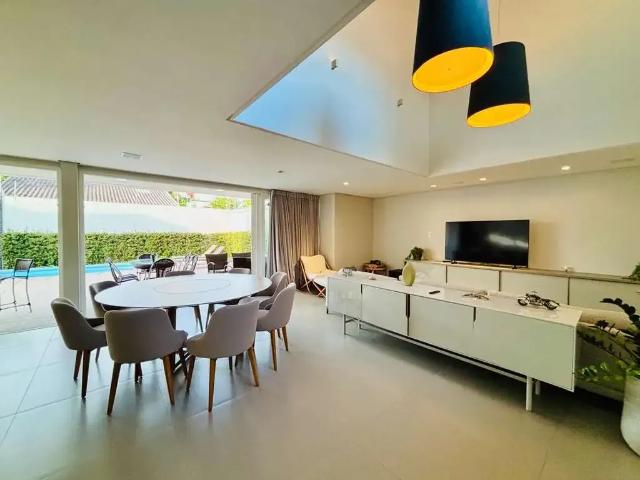 Casa / Sobrado para Venda em Florianópolis/SC Santa Mônica 3 Quartos