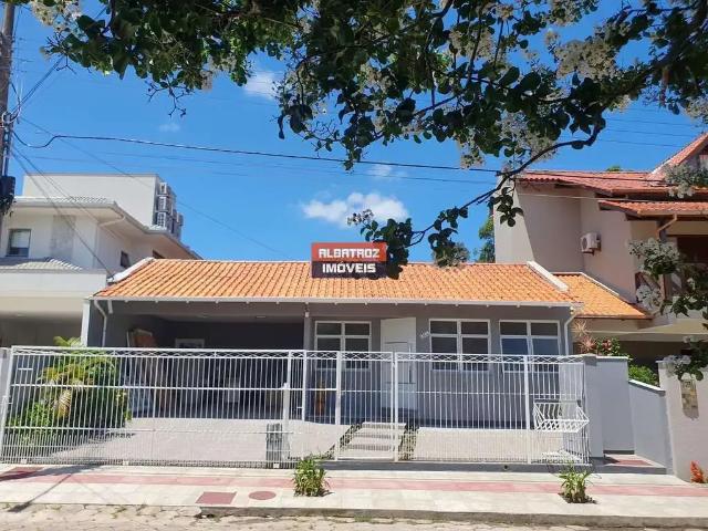 Casa / Sobrado para Venda em Florianópolis/SC Santa Mônica 4 Quartos