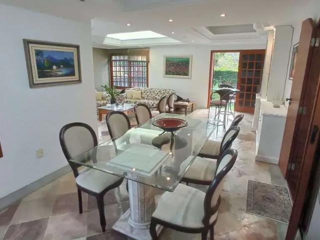 Casa / Sobrado para Venda em Florianópolis/SC Santa Mônica 4 Quartos