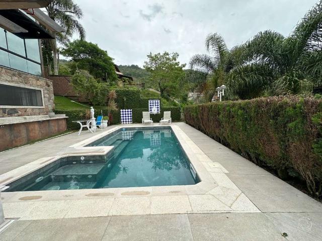 Casa / Sobrado para Venda em Florianópolis/SC Praia Brava 4 Quartos