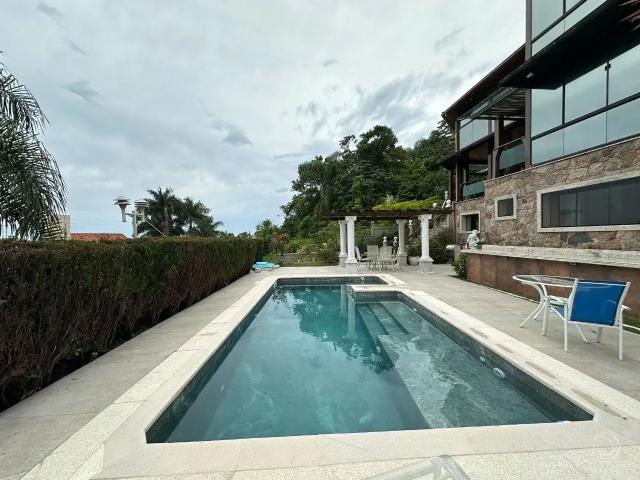 Casa / Sobrado para Venda em Florianópolis/SC Praia Brava 4 Quartos