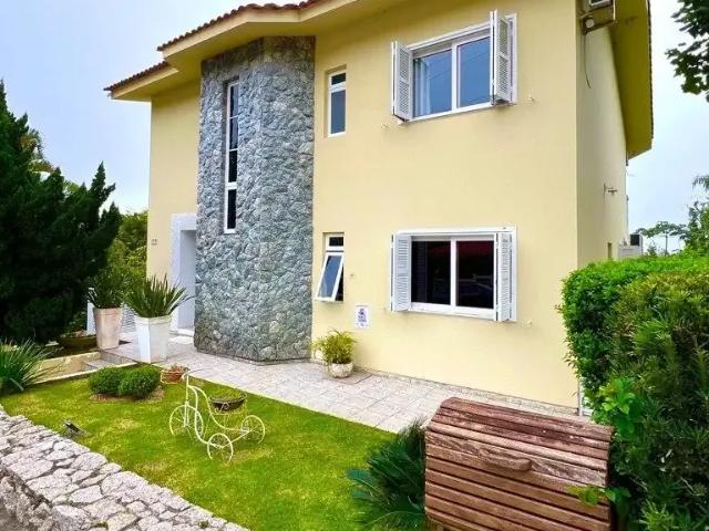 Casa / Sobrado para Venda em Florianópolis/SC Praia Brava 4 Quartos