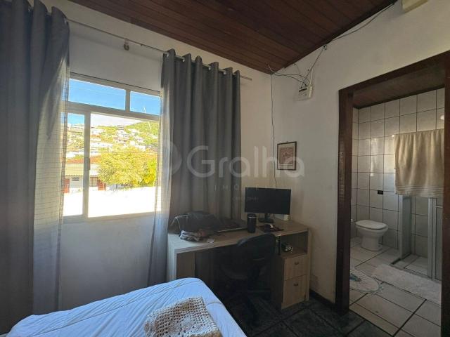 Casa / Sobrado para Venda em Florianópolis/SC Trindade 14 Quartos