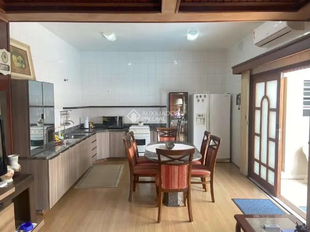 Casa / Sobrado para Venda em Florianópolis/SC Trindade 2 Quartos