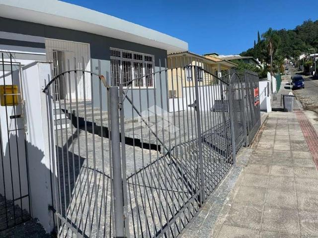 Casa / Sobrado para Venda em Florianópolis/SC Trindade 7 Quartos