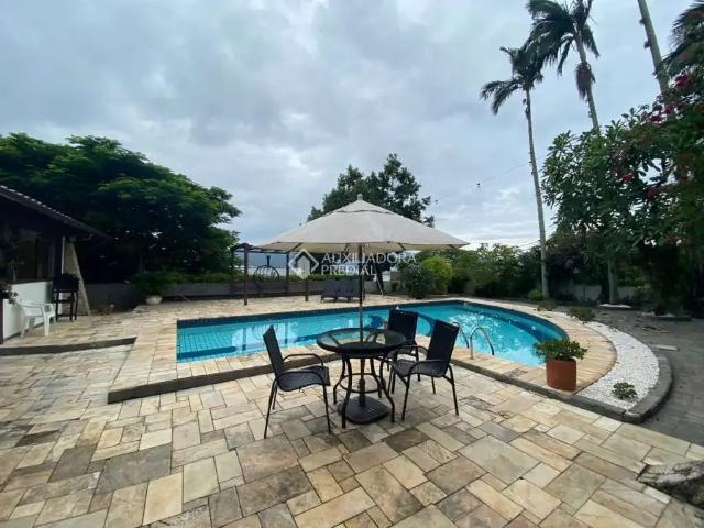 Casa / Sobrado para Venda em Florianópolis/SC Trindade 7 Quartos