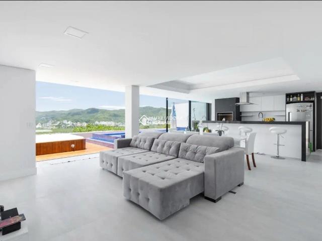 Casa / Sobrado para Venda em Florianópolis/SC Trindade 4 Quartos