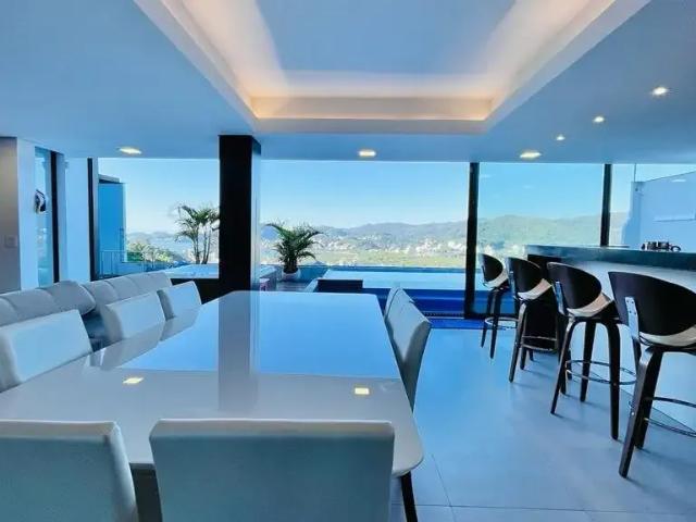 Casa / Sobrado para Venda em Florianópolis/SC Trindade 4 Quartos