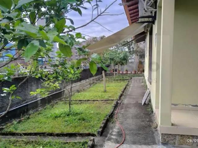 Casa / Sobrado para Venda em Florianópolis/SC Trindade 4 Quartos