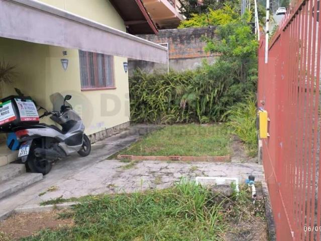 Casa / Sobrado para Venda em Florianópolis/SC Trindade 4 Quartos
