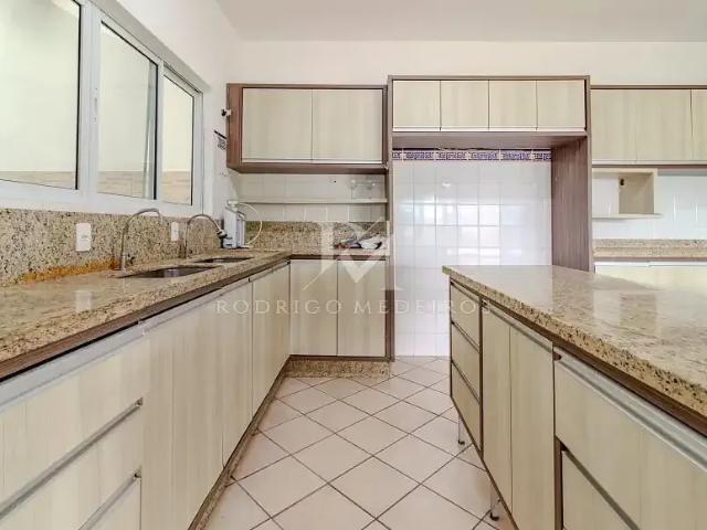 Casa / Sobrado para Venda em Florianópolis/SC Trindade 5 Quartos
