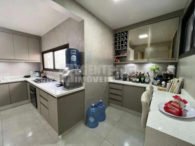 Casa / Sobrado para Venda em Florianópolis/SC Trindade 5 Quartos