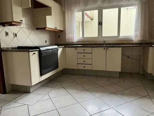 Casa / Sobrado para Venda em Florianópolis/SC Trindade 5 Quartos
